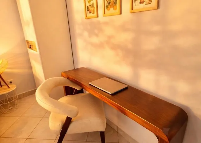 Boutique Yoga & Fitness Retreat - Walk To Nirvana Life Gym, Pool & Calm Vibes Habitación en casa particular *